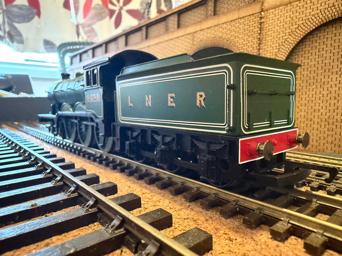 Hornby R1122 (OO) Ex GER, B12/3 No.8528 in London North Eastern Railway Apple Green 