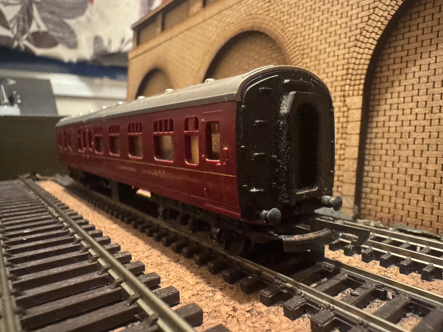 Tri-ang T86 (TT) British Railways MK1 Brake 3rd No.W53111 in British Railways Maroon. 