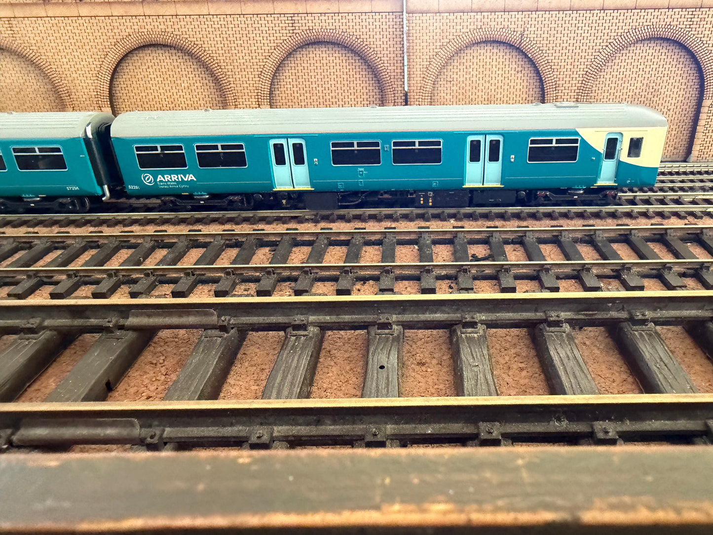 Bachmann 32-935 (OO) Ex British Rail Class 150/2 No.150256 in Arriva Trains Wales / Trenau Arriva Cymru livery. DCC Ready