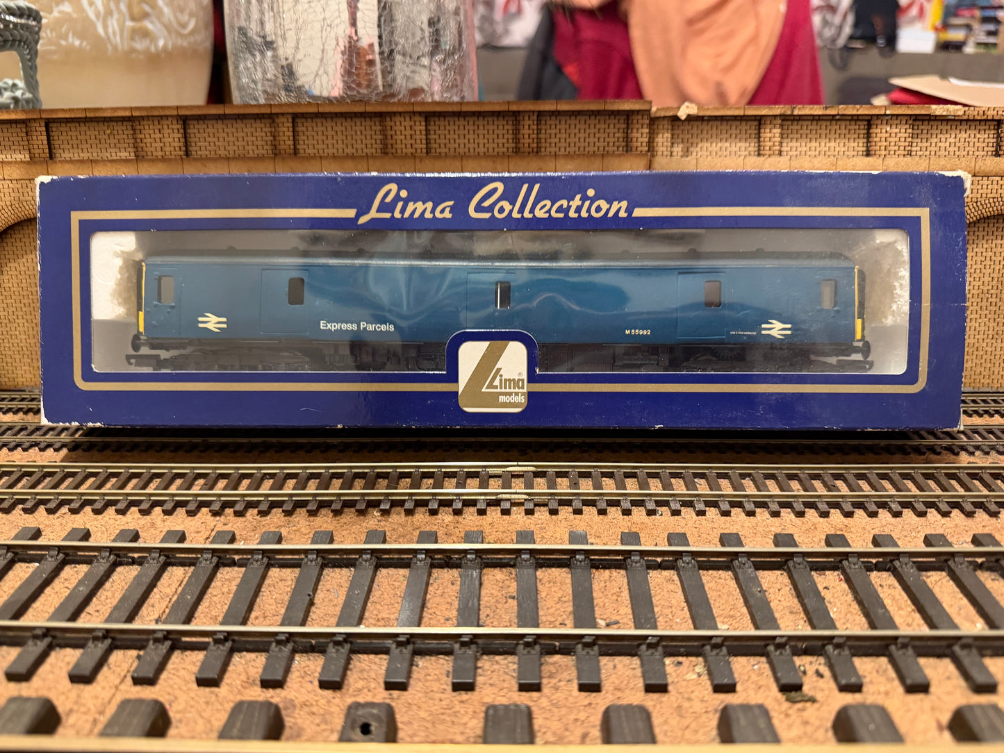 Lima / Unknown L204623 (OO) British Railways, Gloucester Railway Carriage and Wagon Company Parcels Unit [Class 128] No.M55992 in pre TOPS British Rail Blue. Unfinished Project 