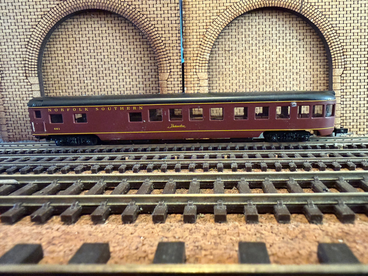 Con-Cor #0001-04042A (N Scale) Norfolk Southern, 85ft Observation Car No.581 in NS Maroon 