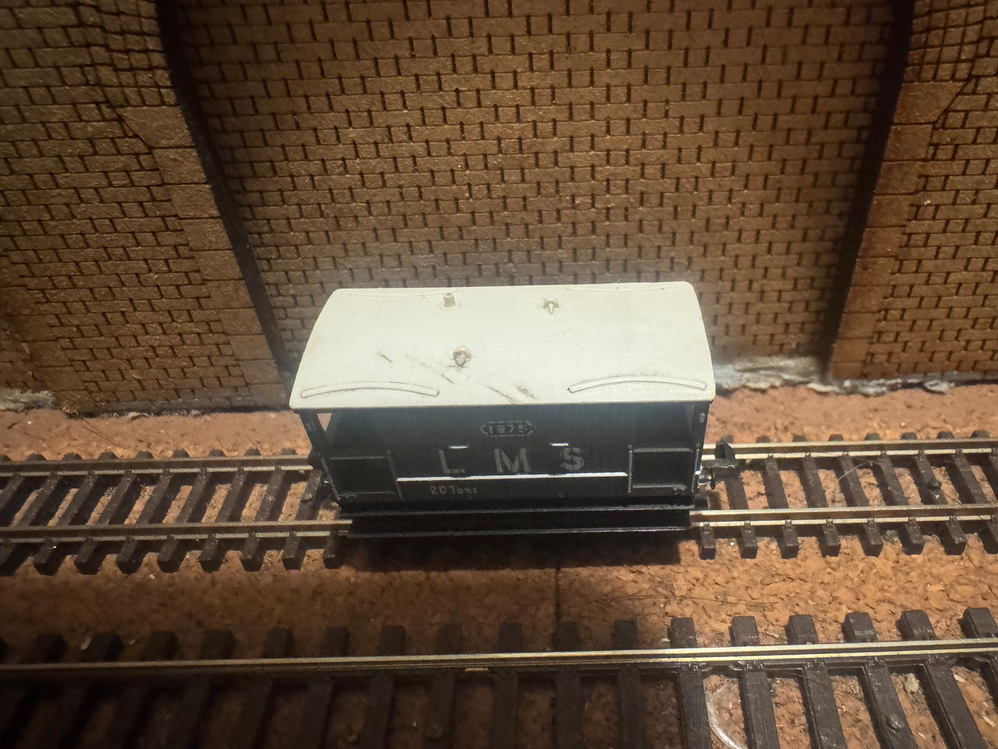 Peco NR-48T (N Gauge) London Midland & Scottish Railway, 20T Brake Van No.1675