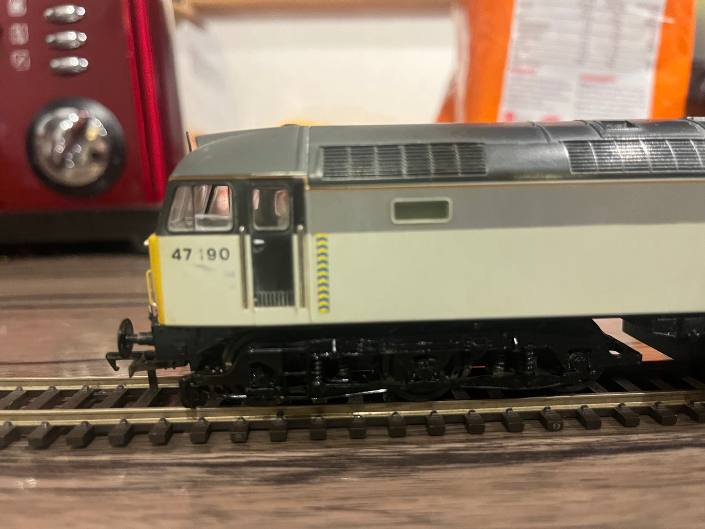 Bachmann, British Railways Class 47. No.47190 in BR Trainload ‘Petroleum sector’ livery. (light weathering) DCC Ready.