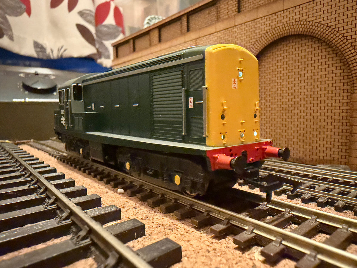 Heljan 1502 (OO) British Railways, British Thomson Houston Type 1 [Class 15] No.D8229 in BR Green with Full Yellow Ends and Double Arrow. DCC Ready 