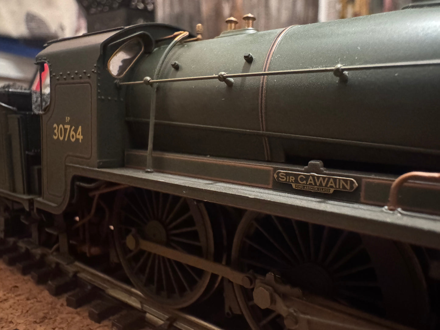 Hornby R2581 (OO) Ex SR, N15 ‘King Arthur’ No.30764 “Sir Gawain” in Weathered British Railways Lined Passenger Green. DCC Ready. (Shed Code 73A, Stewart’s Lane Depot). 
