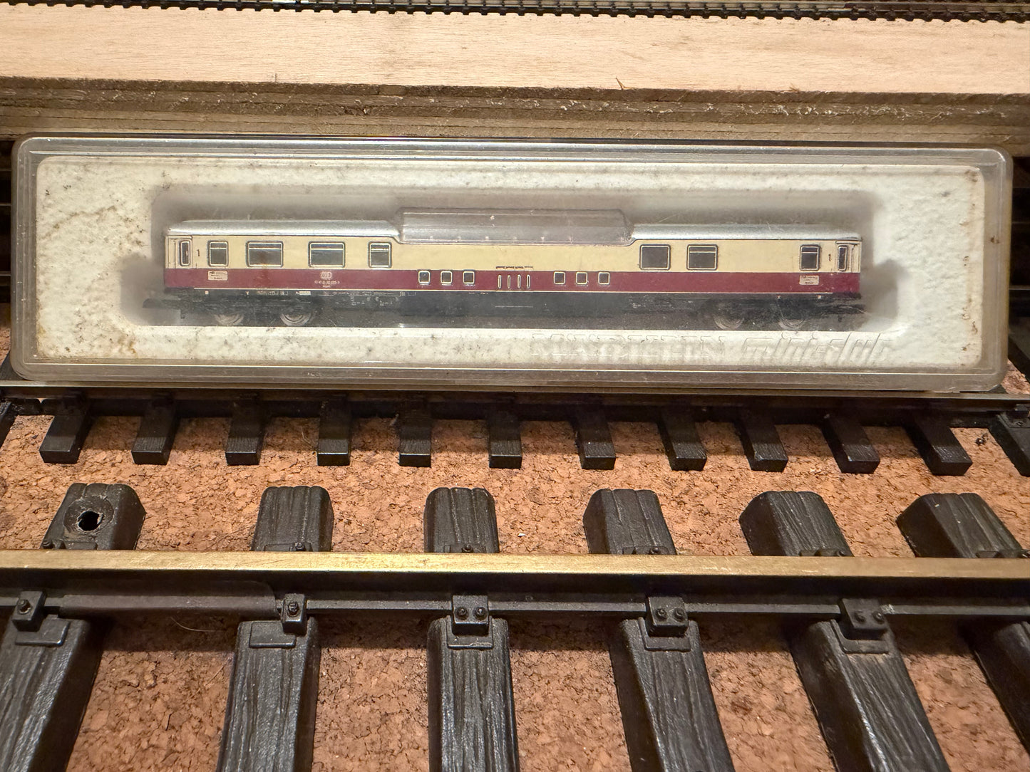 Marklin Mini Club 3738 (Z) Deutsche Bahn Tee First Class Top Deck observation car No.61 80 81-80 005-3 in DB Red and Cream.