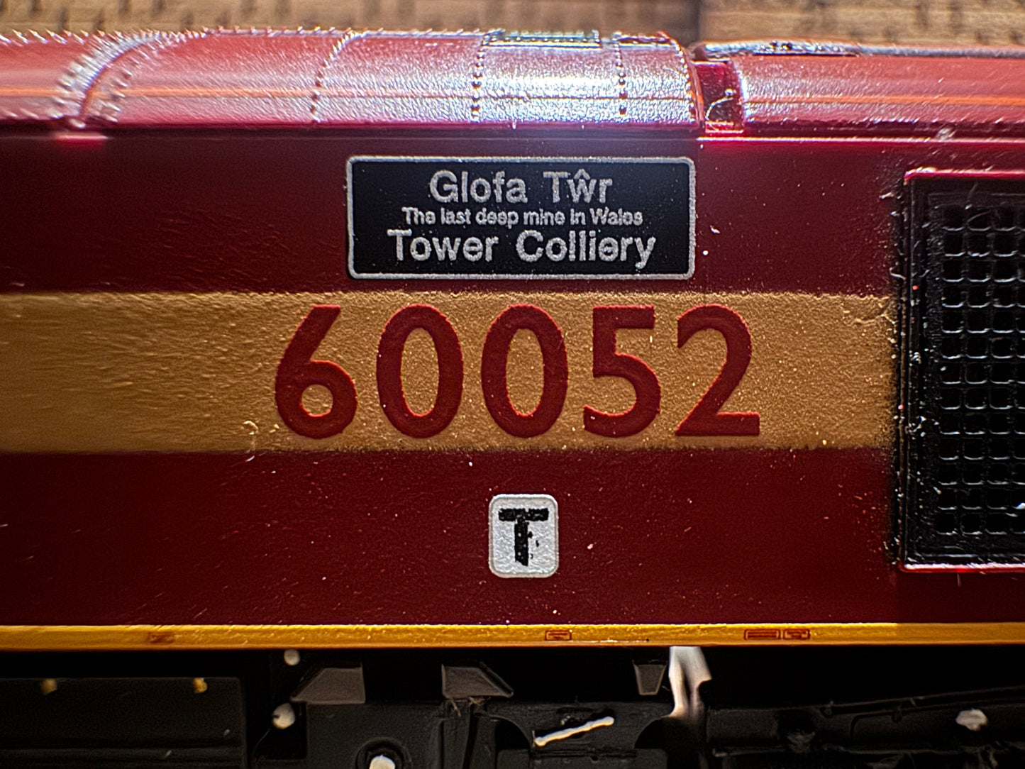 Graham Farish 371-350 (N Gauge) Ex BR Class 60, No.60052 “Glefa Tŵr Tower Colliery” in EWS Livery. 