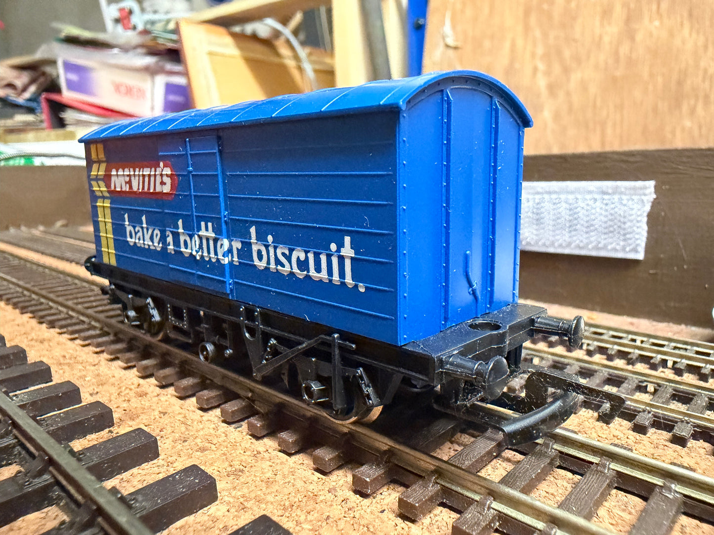 Hornby R.137 (OO) McVities Van