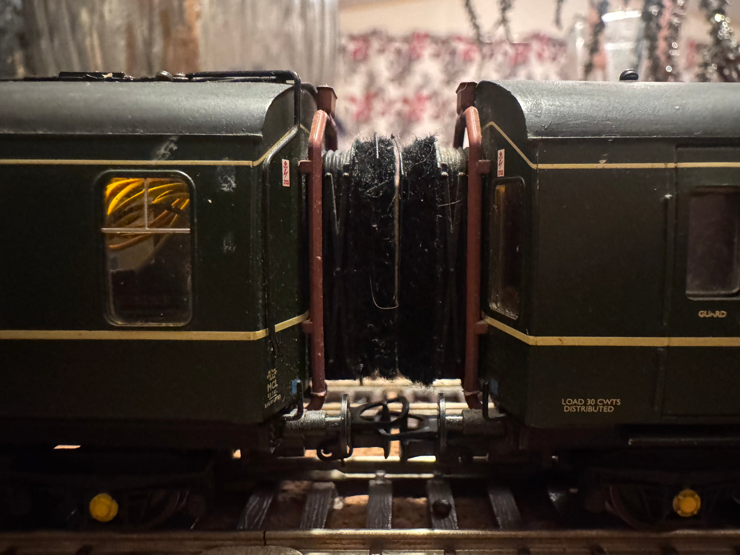 Bachmann 32-900A (OO) British Railways Class 108 DMU Units M52043 & M51928 in BR Green with Speed Whiskers. DCC Sound fitted 