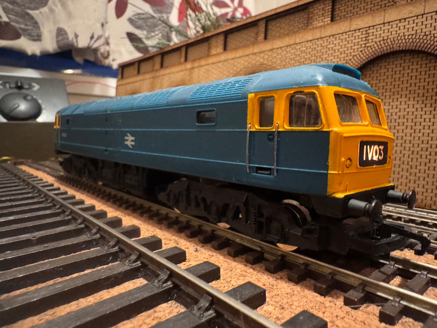 Hornby R075 (OO) British Railways Class 47/4 No.47421 in British Rail Blue with Head Code Box. DCC Fitted 