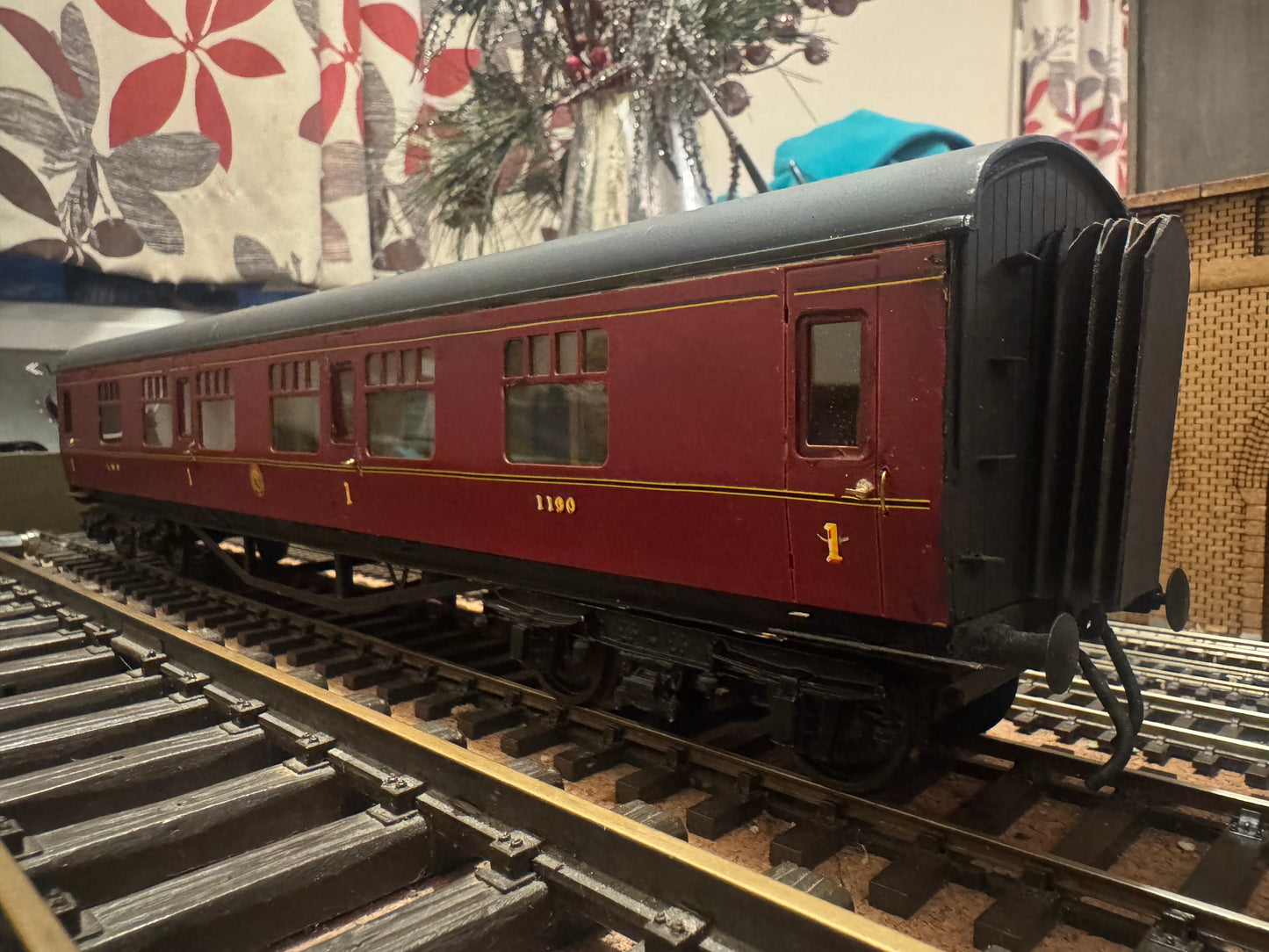 Exley (O Gauge) London Midland & Scottish ‘Stanier’ 57ft Corridor First No.1190 in LMS Maroon 