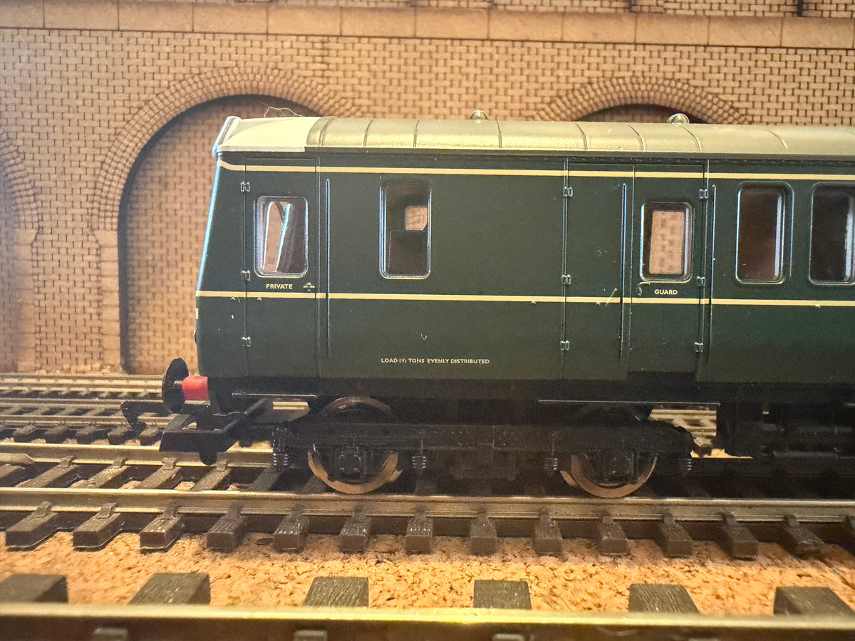 Hornby R2509A (OO) British Railways / Pressed Steel ‘Bubble Car’ [Class 121] No.W55032 in BR Green with Speed Whiskers. DCC Ready 