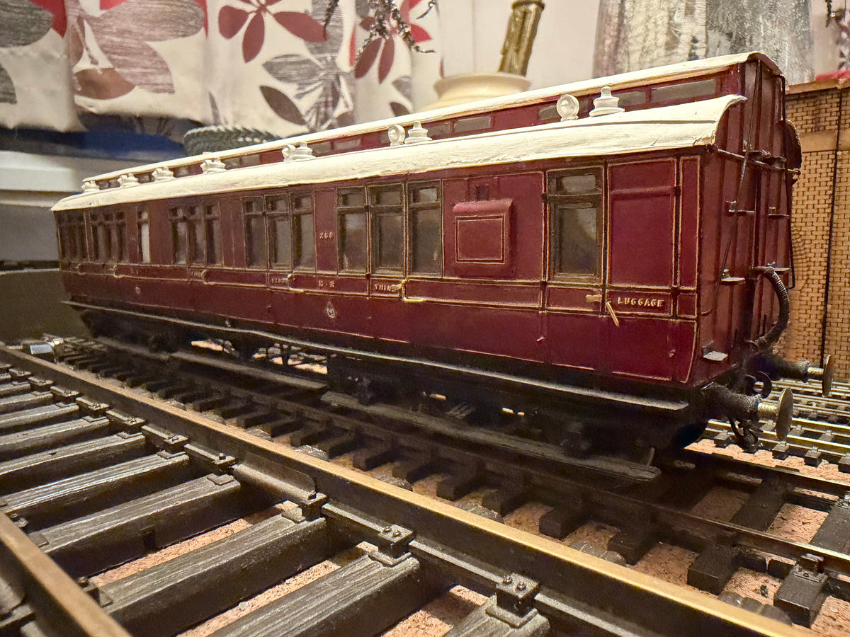 Slaters (O Gauge) Midland Railway Clerestory Lavatory Brake Composite No.266 in Midland Railway Crimson Lake 