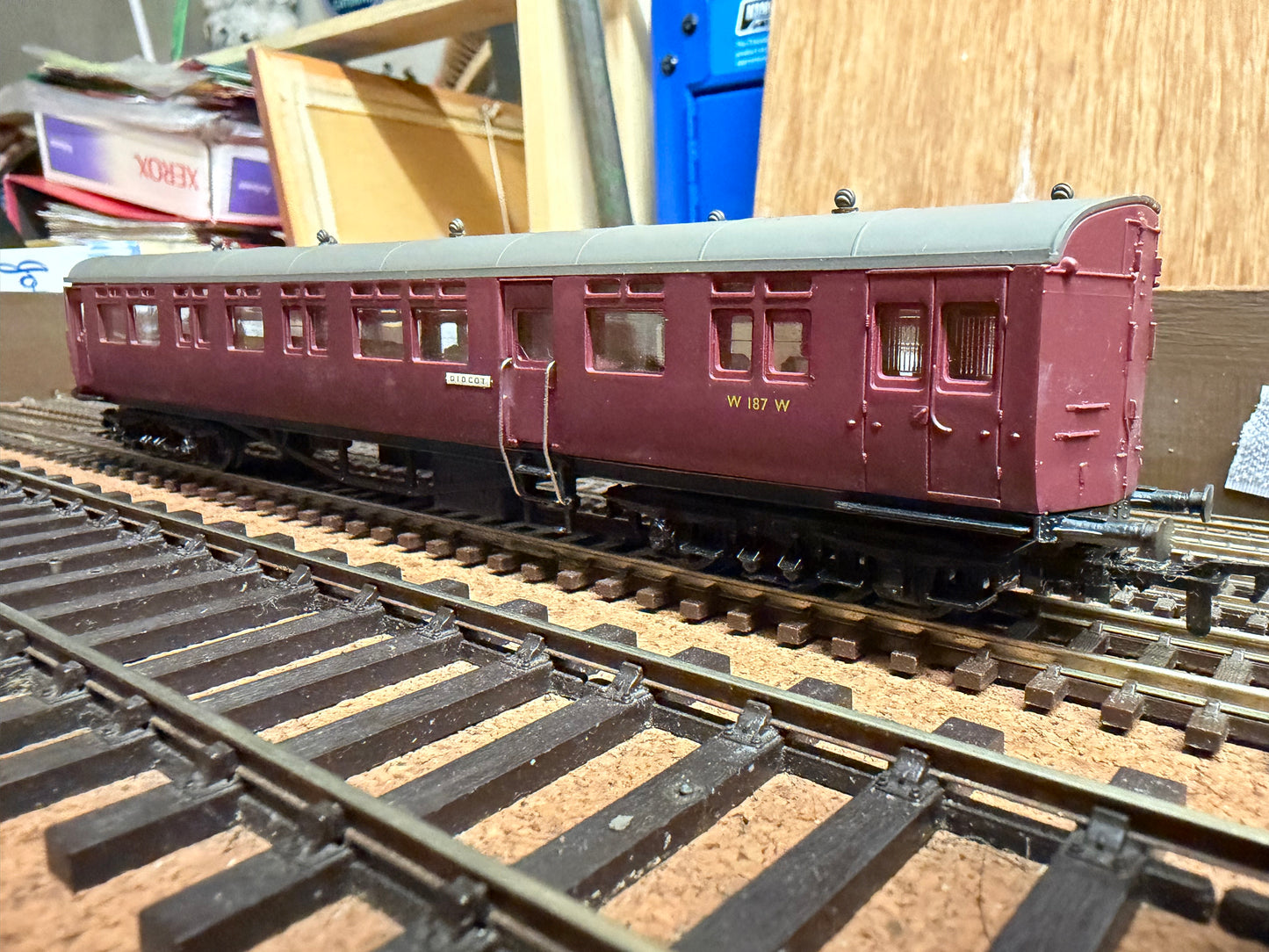 Airfix GMR 54256 (OO) Ex GWR Auto Coach No.W187W in unlined British Railways Maroon. 