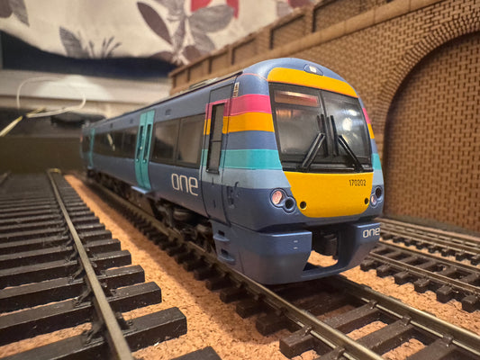 Bachmann 32-464 (OO) Adtranz / Bombardier Three Car Class 170 ‘Turbostar’ No.170202 in National Express’s ‘One Anglia’ livery.