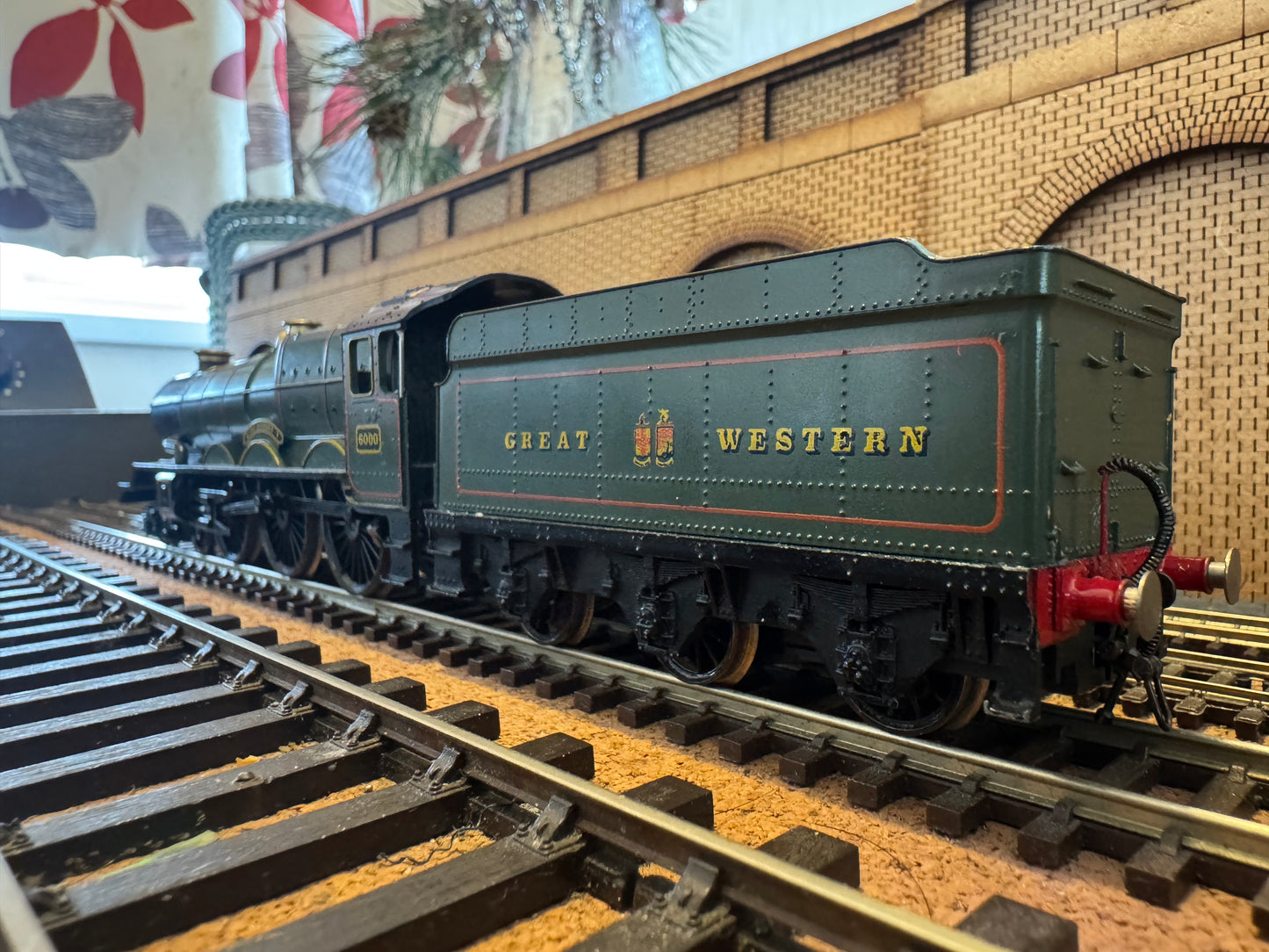 Lima L205103a (OO) Great Western Railway 60xx ‘King’ No.6000 “King George V” in GWR Lined Green and Bell. 
