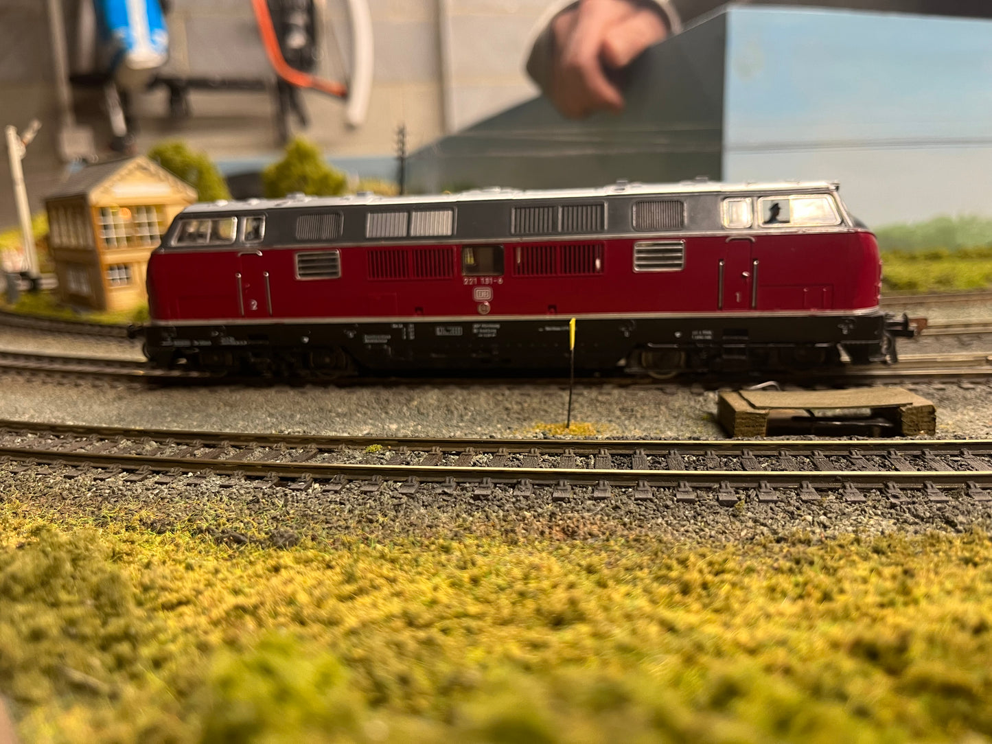 Fleischmann (HO) Deutscher Bahn, V 200 No.221 131-6 in DB Red and Black.