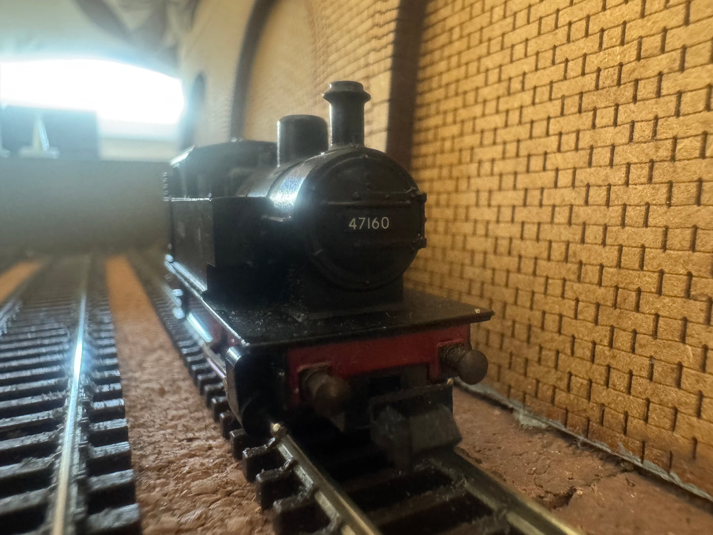 Minitrix 12052Mini (N Gauge) Ex LMS ‘Fowler’ 2F Dock Tank No.47160 in British Railways Black. 