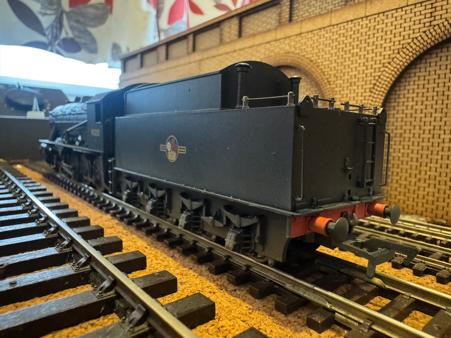 Bachmann 32-252 (OO) Ex WD, Austerity 2-8-0 No.90201 with British Railways Western Region Modifications in Weathered BR Black. (Shed Code 86C, Cardiff Canton Depot) DCC Fitted 