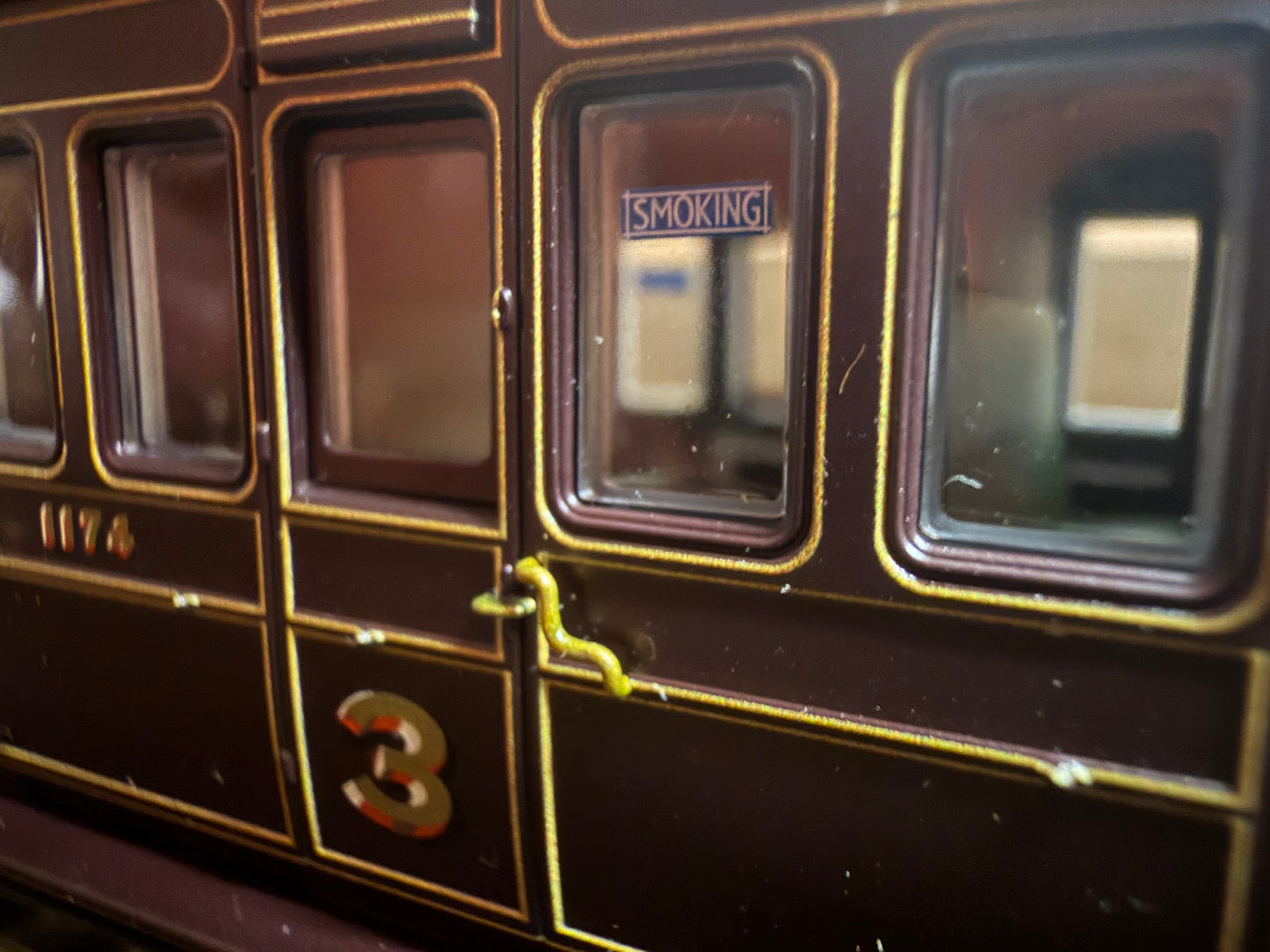 Bachmann 39-600 (OO) South Eastern & Chatham Railway 60ft ‘Birdcage’ Brake Composite Lavatory No.1174 (Set 138) SE&CR ‘Dark Lake’ Livery.