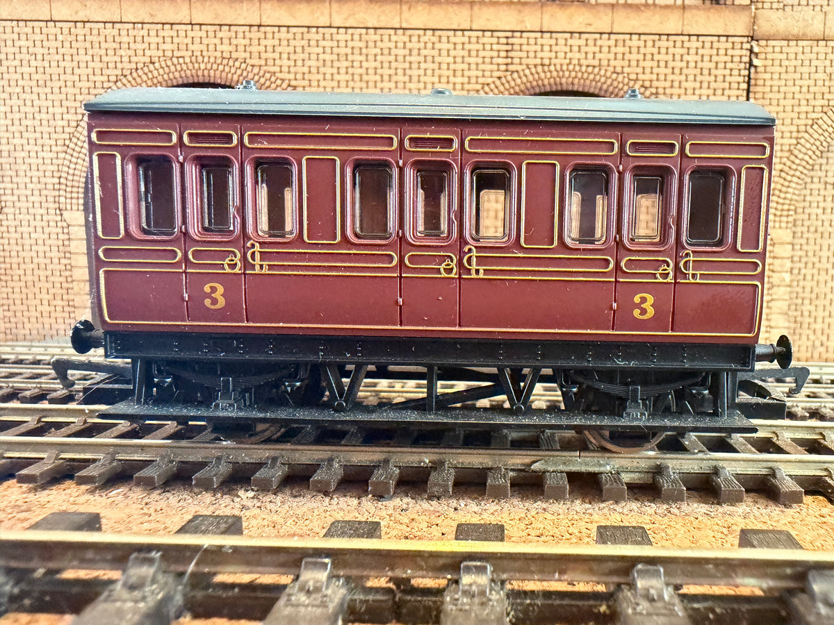 Hornby R468 (OO) London Midland Scottish Railway, Generic Four Wheeled Composite Coach. 