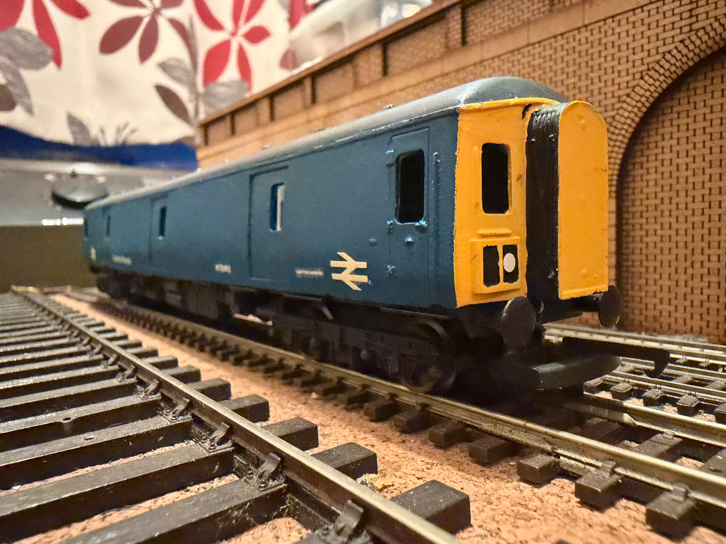 Lima / Unknown L204623 (OO) British Railways, Gloucester Railway Carriage and Wagon Company Parcels Unit [Class 128] No.M55992 in pre TOPS British Rail Blue. Unfinished Project 