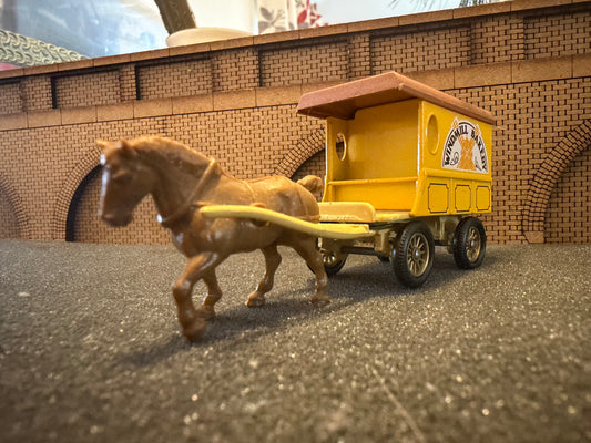 Busch Automodelle 44930 (1:87 / HO) Heuwagen / Horse & Wagon in Windmill Bakery Colours
