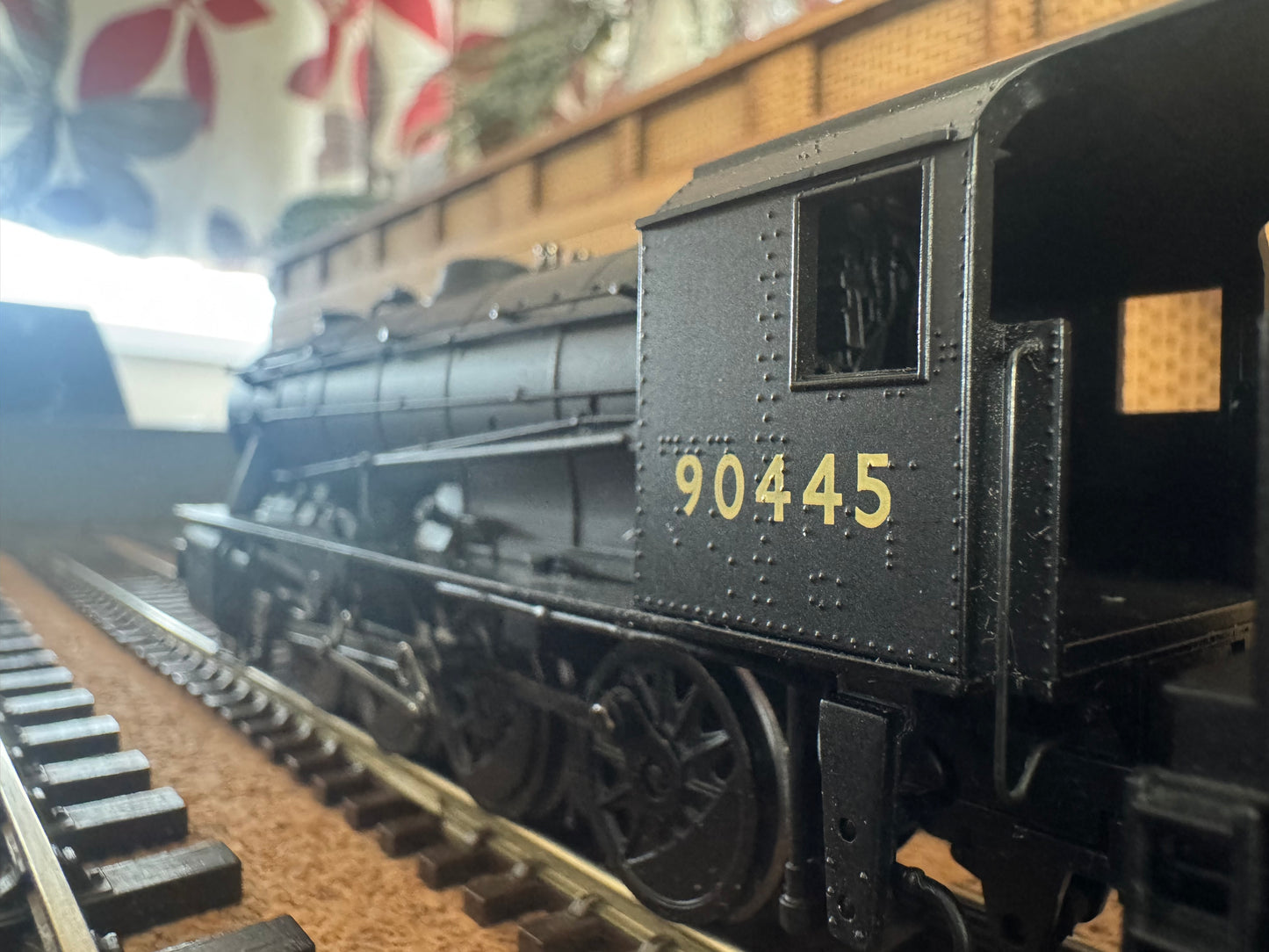 Bachmann 32-252 (OO) EX WD Austerity 2-8-0 No.90445 in British Railways Unlined Black. (Shed Code 50A, York Depot)