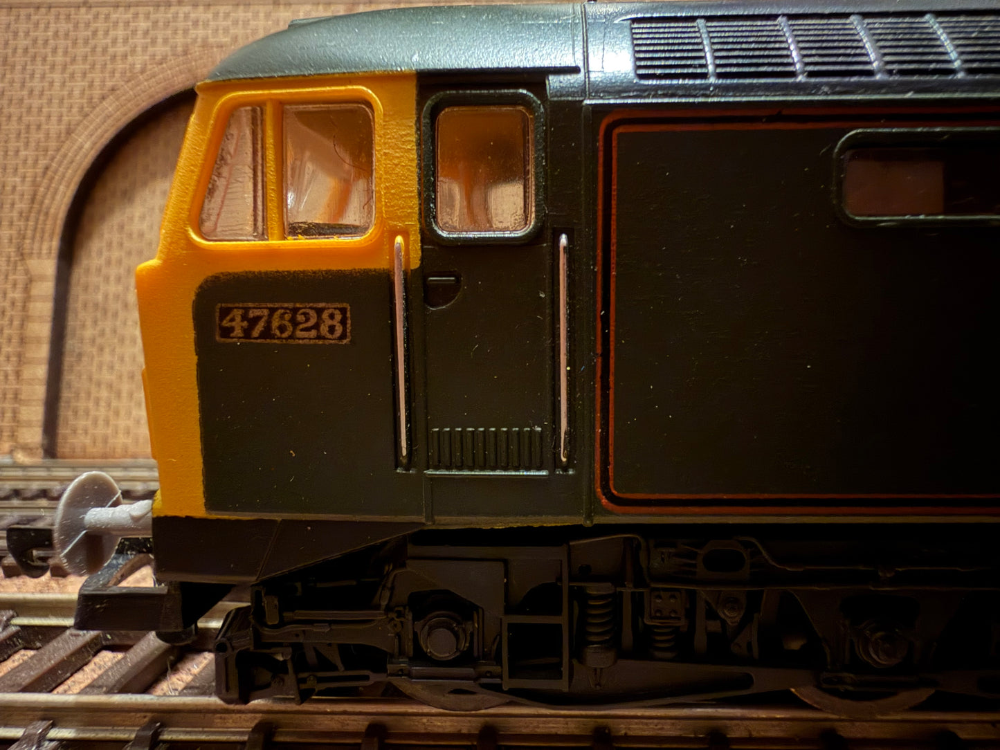 Lima 205213A (OO) British Railways Class 47/4 No.47628 “Sir Daniel Gooch” in GWR 150 Lined Brunswick Green