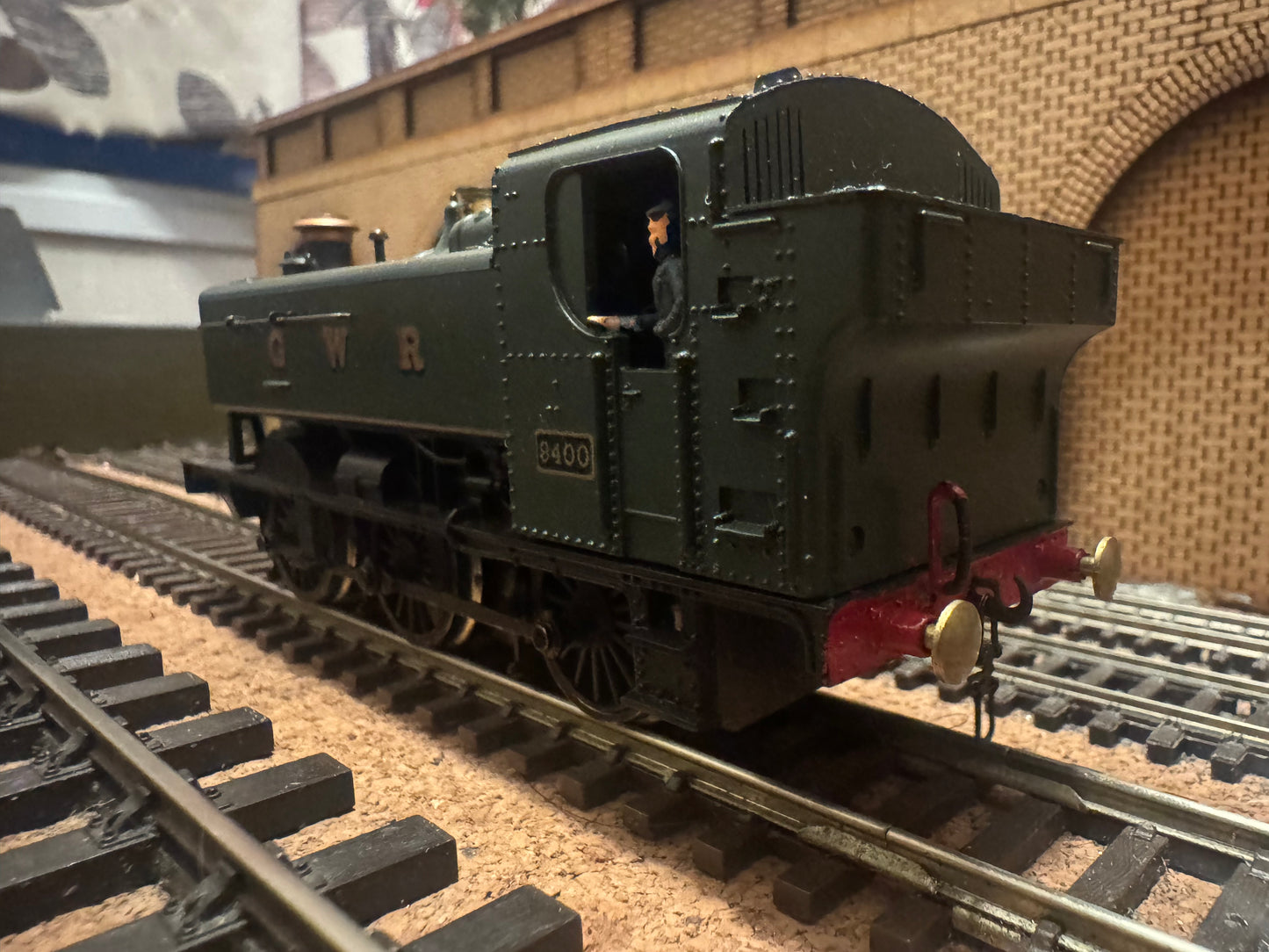 Lima / Mainline (OO) Great Western Railway ‘Hawksworth’ 94xx No.9400 in GWR Unlined Green. 