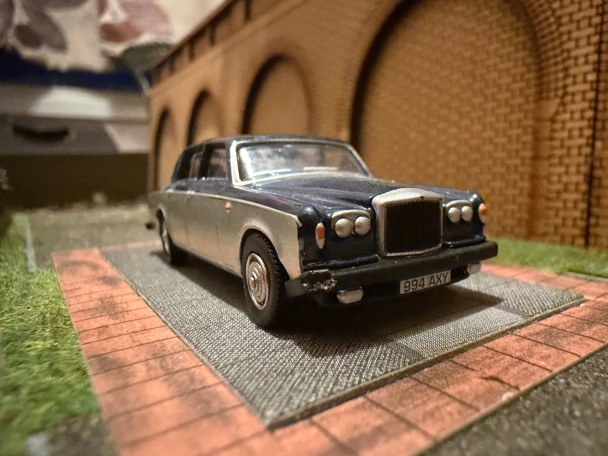 Oxford Diecast 76BT2004 (1:76 / OO) Bentley T2 in two tone blue and silver 