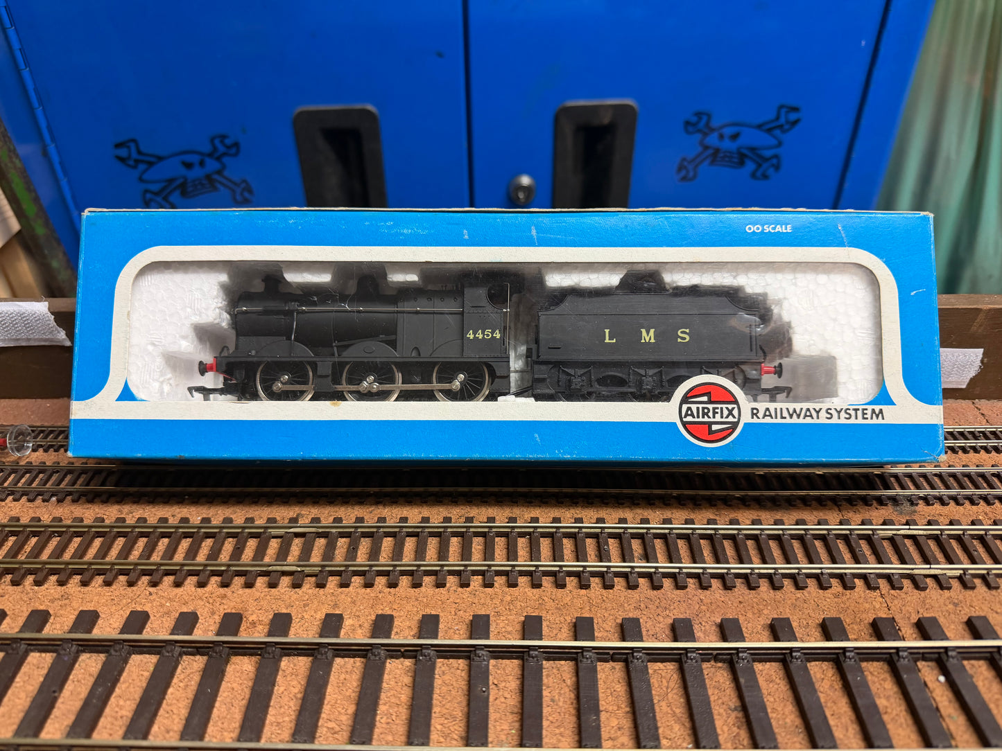 Airfix 45122-6 (OO) London Midland & Scottish Railway ‘Fowler’ 4F No.4454 in LMS Unlined Black 