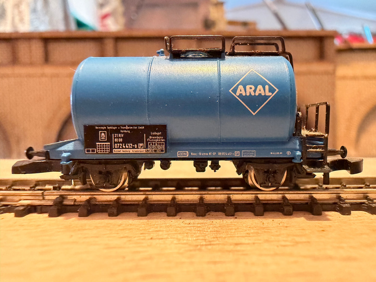 Marklin 8613 (Z) Deutscher bahn, Aral Tank Wagon No.072 6 412-0 
