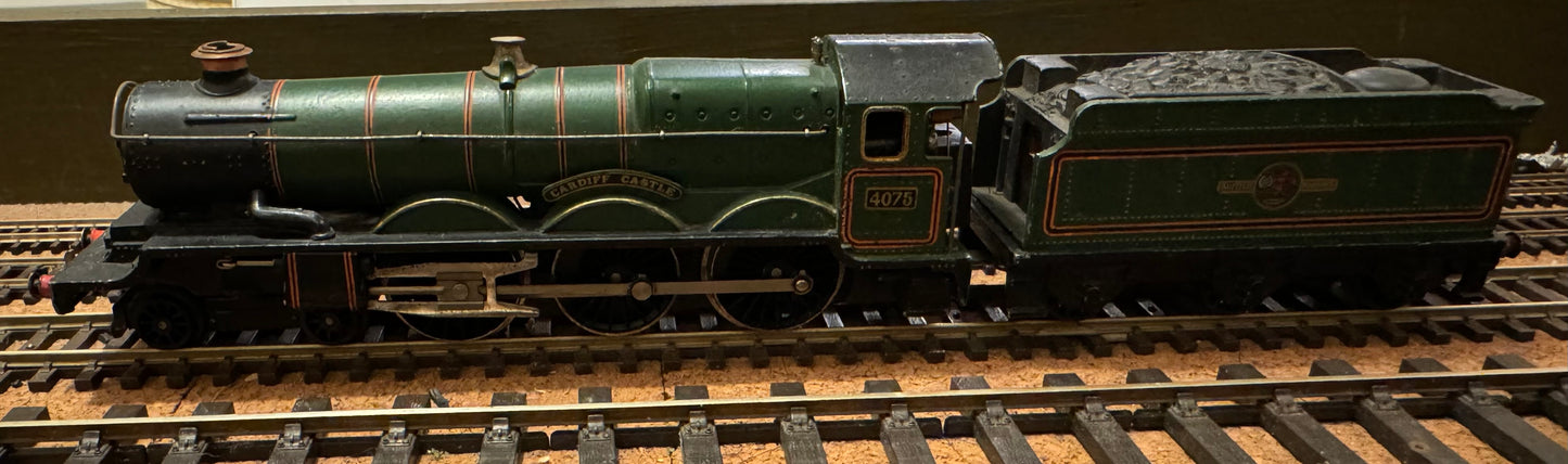 Hornby Dublo [2 Rail] (OO) Ex GWR, 4073 ‘Castle Class’ No.4075 “Cardiff Castle” in Lined British Railways Green.