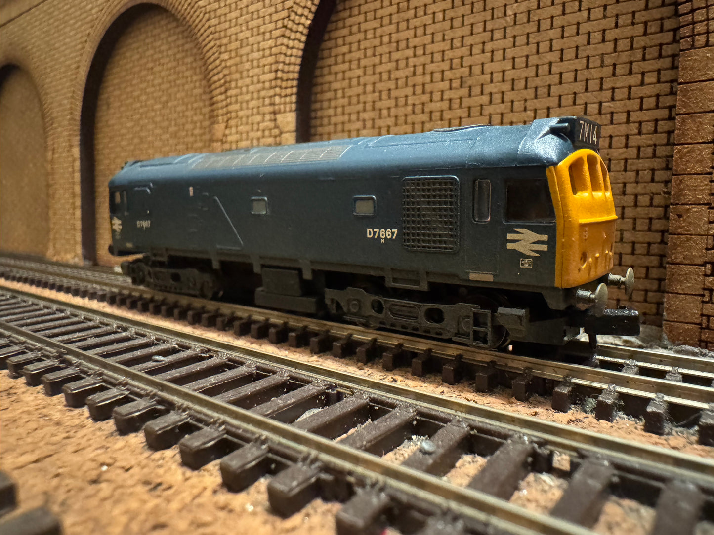 Graham Farish 371-076 (N Gauge) British Railways Sulzer Type 2 (25/3) No.D7667 in Pre-TOPS British Rail Blue 