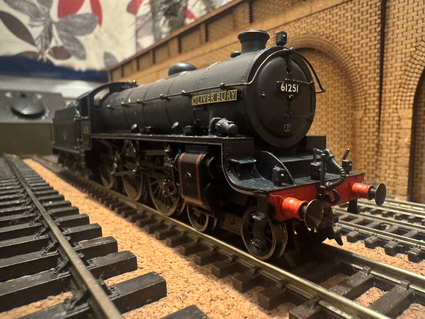 Bachmann 31-710 (OO) Ex LNER ‘Thompson’ B1 No.61251 “Oliver Bury” in Weathered British Railways Black. (Shed Code 34D, Hitchin Depot) 