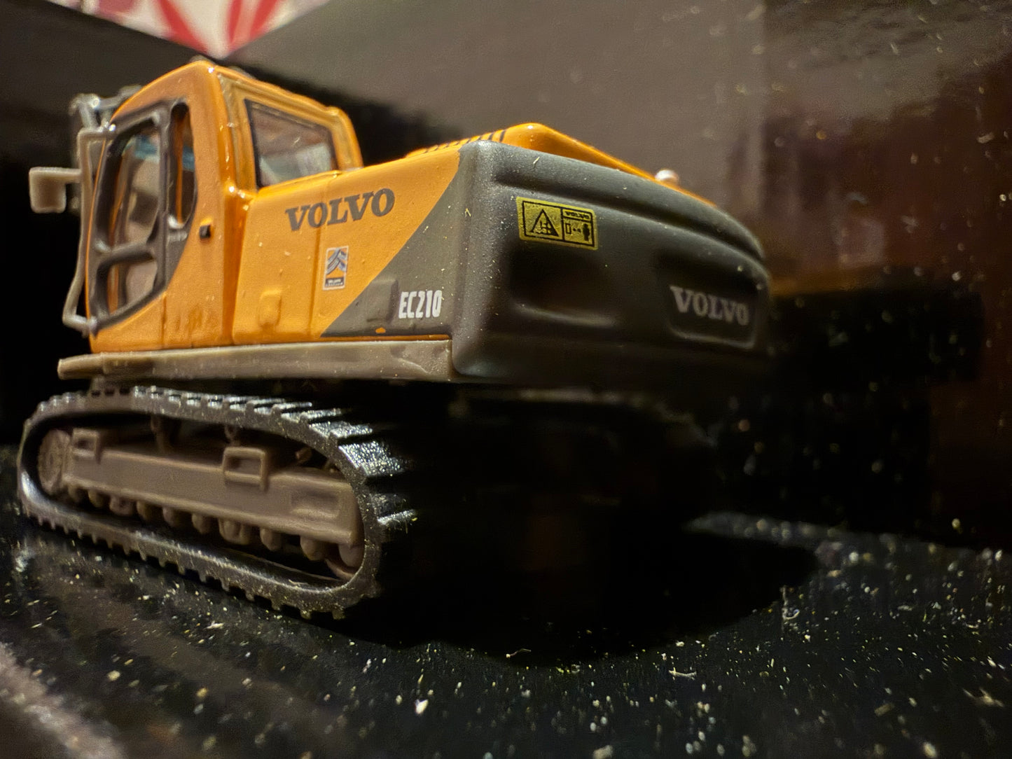 Hobby Works / Volvo (1:87 / HO) Volvo EC210 Crawler Excavator 