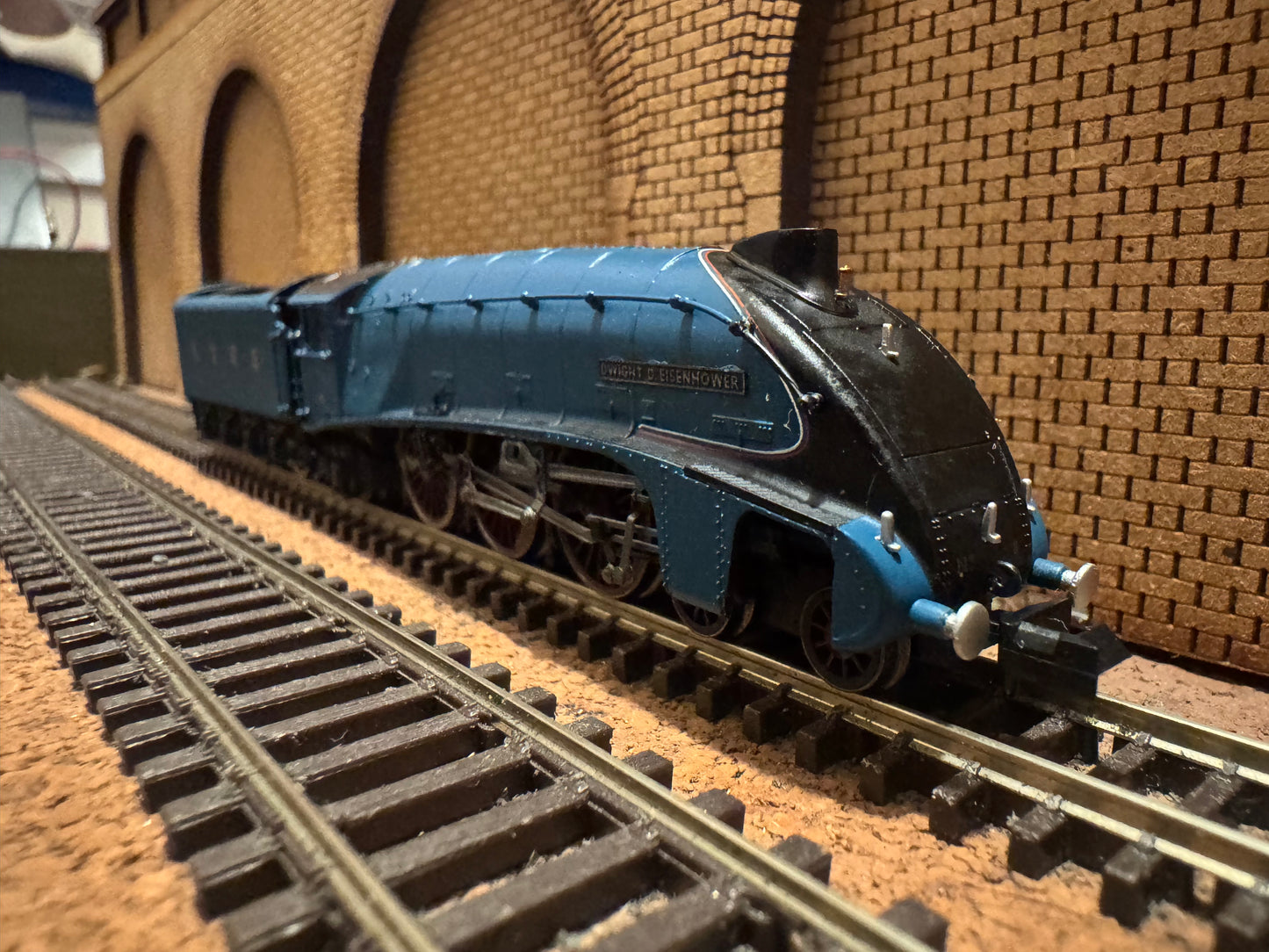 Dapol ND128H (N Gauge) London North Eastern Railway, A4 No.8 "Dwight D. Eisenhower" in Postwar LNER Garter Blue. DCC Ready. 