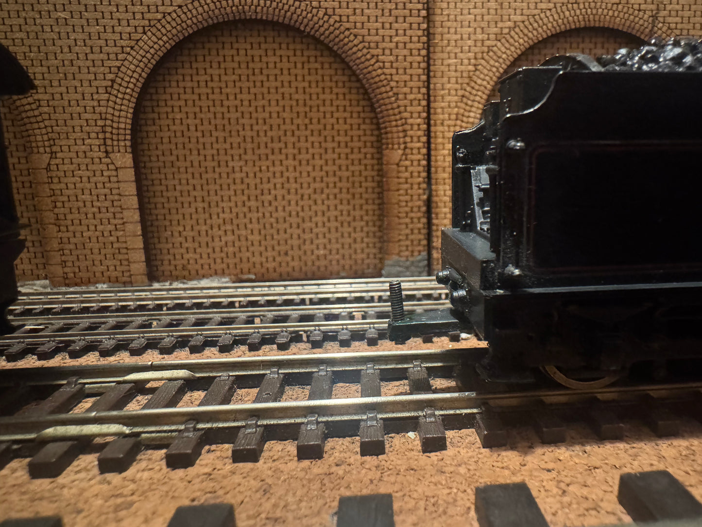 Bachmann 31-710 (OO) Ex LNER ‘Thompson’ B1 No.61251 “Oliver Bury” in Weathered British Railways Black. (Shed Code 34D, Hitchin Depot) 