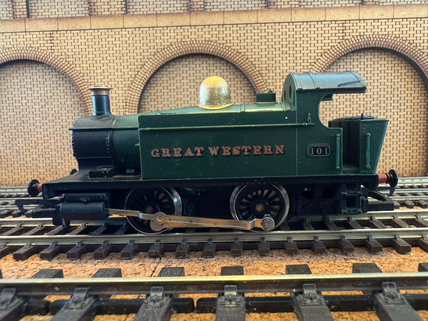 Hornby R.333 (OO) Great Western Railway. 101 Class. No.101 in 1906 - 1936 GWR unlined Brunswick Green.