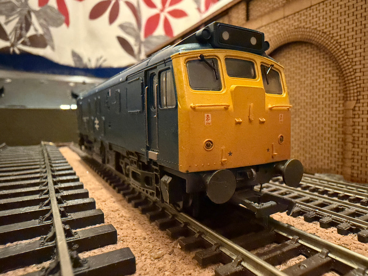 Bachmann 32-329 (OO) British Railways, Class 25/2 No.25231 in lightly weathered British Rail Blue. DCC Ready 