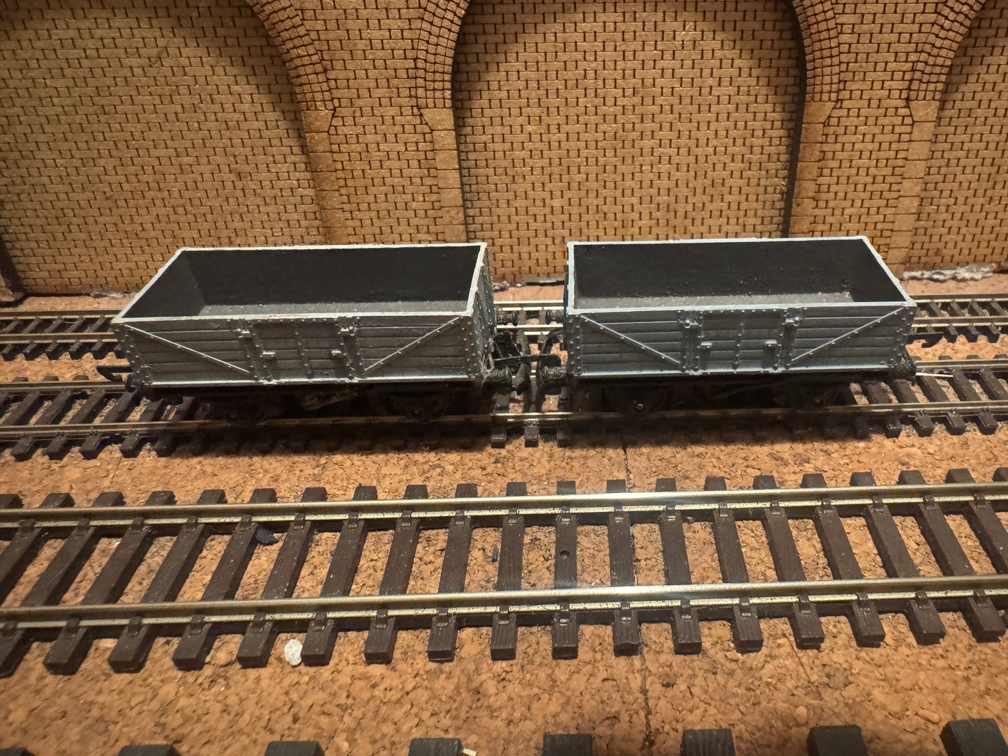 Tri-ang T176 (TT) X2 British Railways 12T Six plank wagons