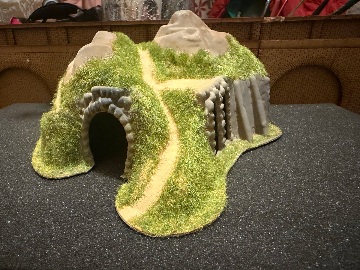 Noch 44670 (Z Scale) Single Bore Curved Tunnel.