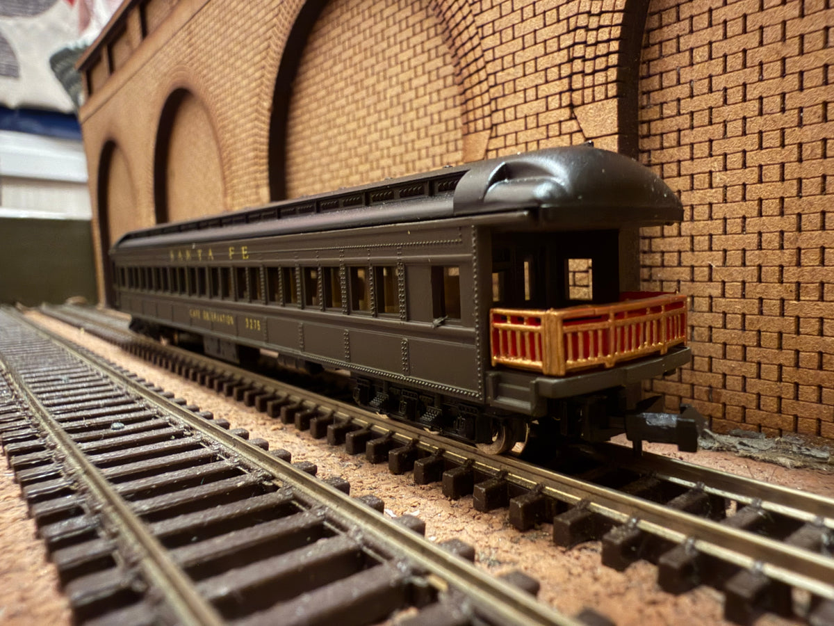 Model Power No.8630 (N Scale) Santa Fe, Cafe Observation Car with Rear Veranda No.3275. 
