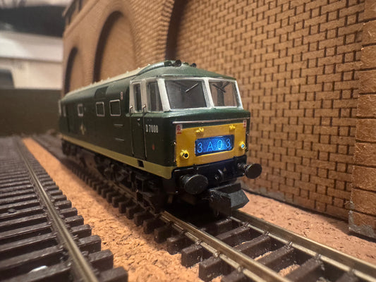 Dapol ND-084B (N-Gauge) British Railways, Bayer Peacock Type 3 ‘Hymek’ [Class 35] No.D7008 in BR Two Tone Green. DCC Ready.