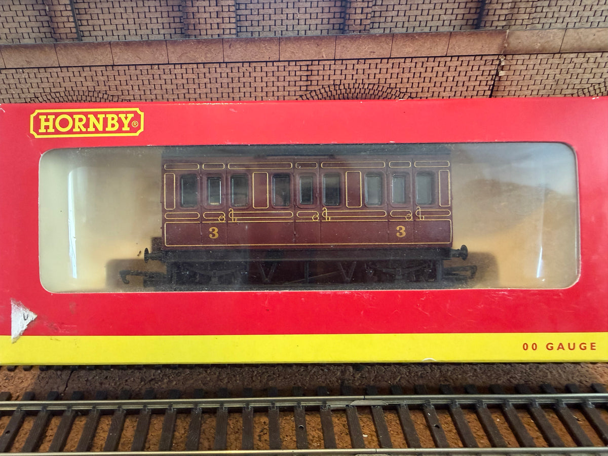 Hornby R468 (OO) London Midland Scottish Railway, Generic Four Wheeled Composite Coach. 