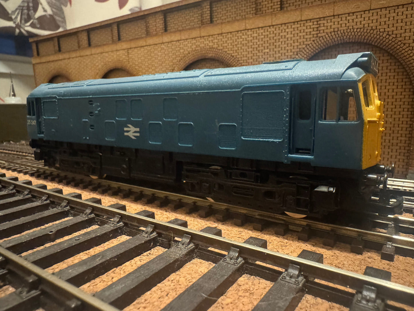 Hornby R068 (OO) British Railways Class 25/2 No.25247 in British Rail Blue. DCC Fitted