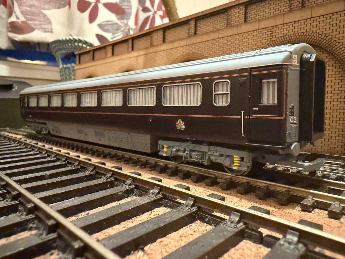 Hornby R4400 (OO) Ex British Rail, Mk3, Prince Philip The Duke of Edinburghs Saloon Coach No.2904 in EWS / DB Cargo Royal Rail Dark Claret 