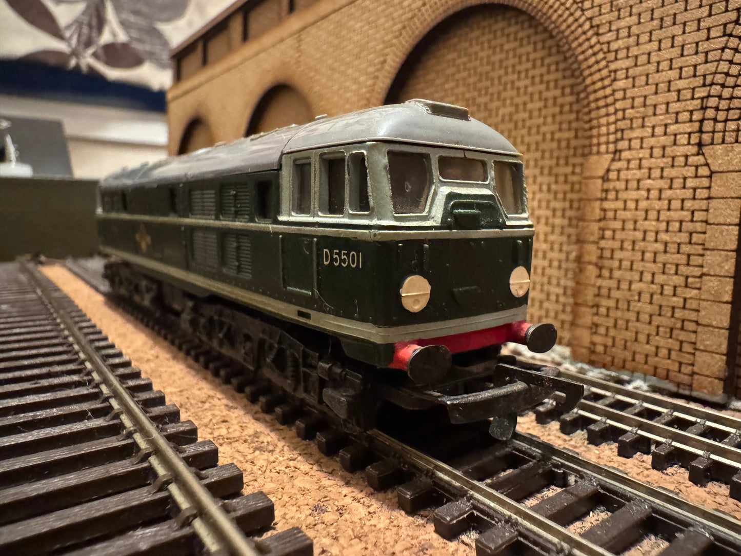 Tri-ang T.96 (TT) British Railways / Brush Type Two, No.D5501 in BR Green & White Waste-band & Headcode Discs 