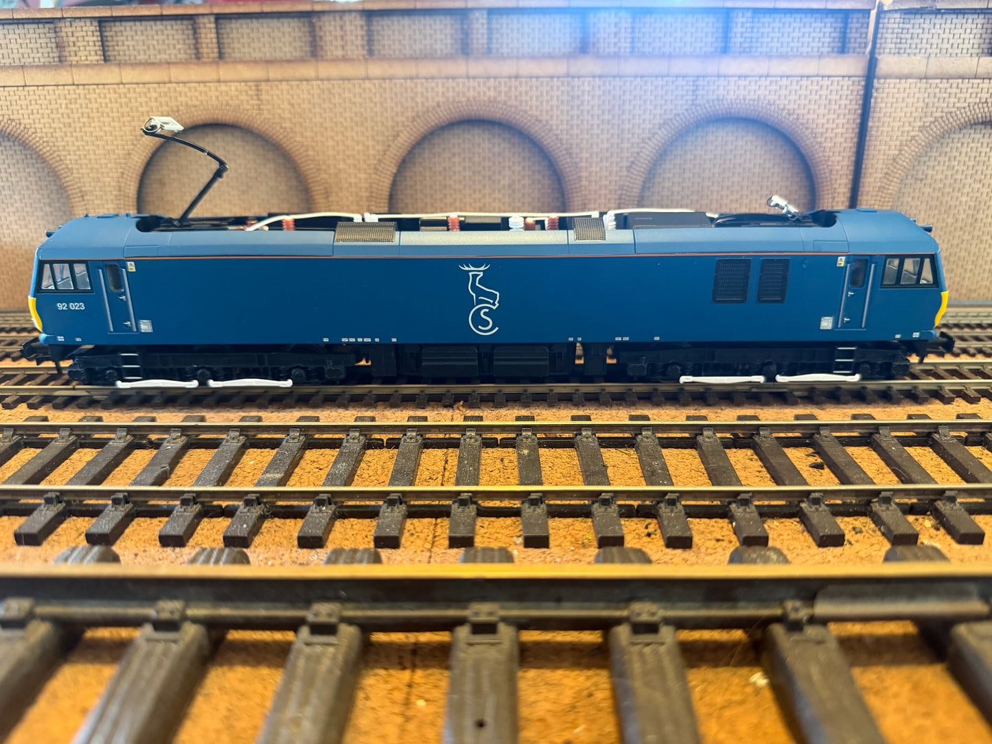 Hornby R3740 (OO) Ex BR Class 92 No.92023 in Caledonian Sleeper Livery. DCC Ready 
